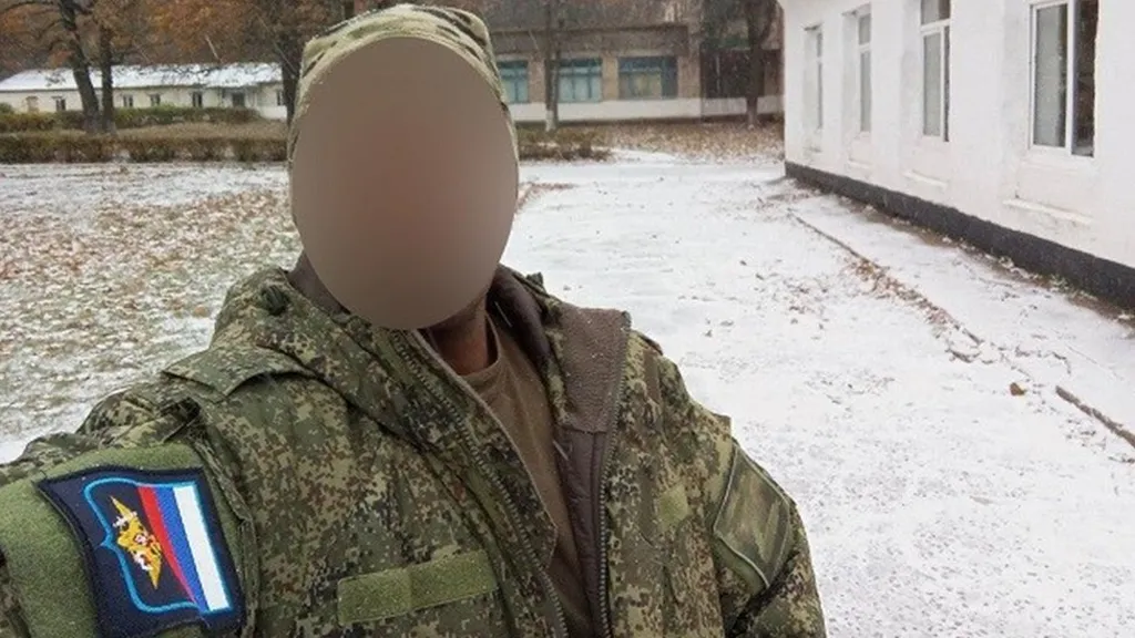 Setki Kubańczyków stąpiło do rosyjskiej armii. (Twarz tego człowieka jest celowo zamazana żeby ukryć jego tożsamość.)